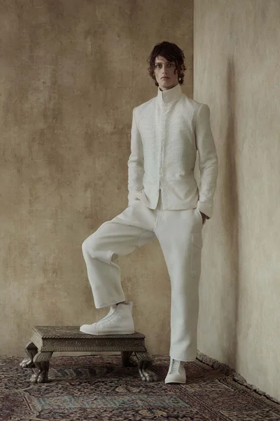 Look 18